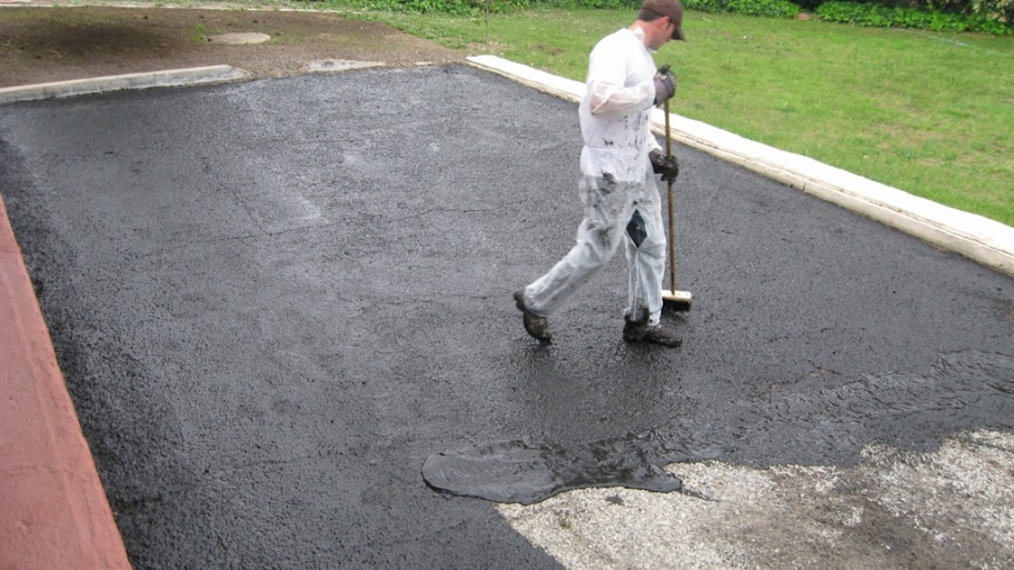 DIY seal driveway asphalt
